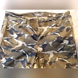 Torrid Plus size 18 Camouflage pants
